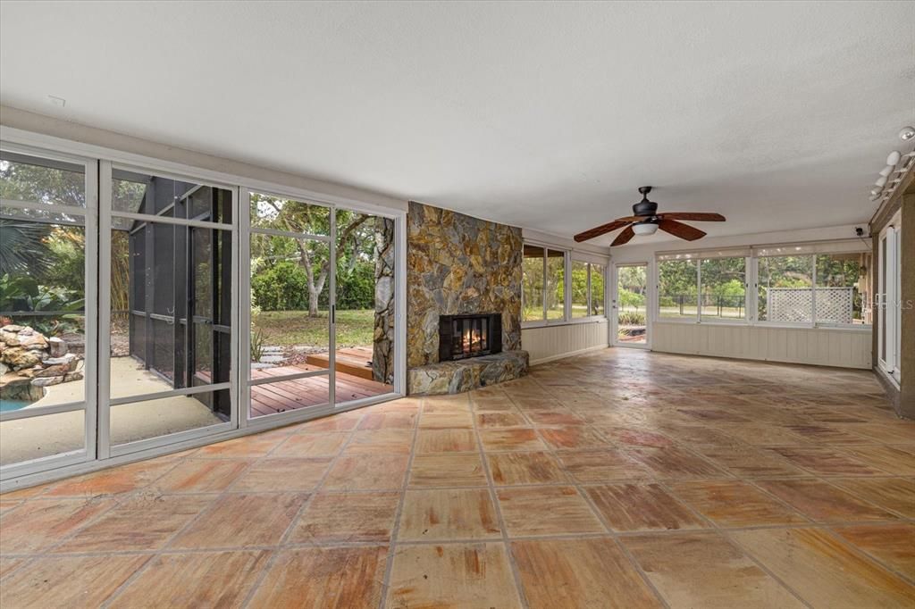 For Sale: $699,000 (4 beds, 3 baths, 2724 Square Feet)