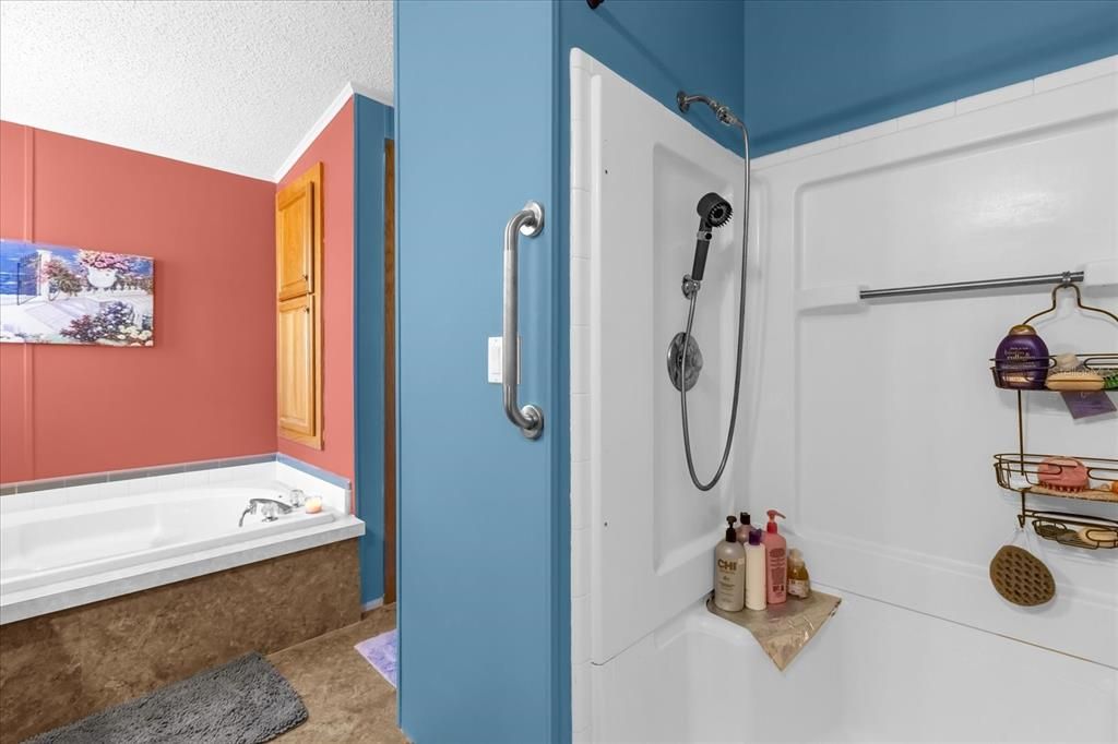 Active With Contract: $289,900 (3 beds, 2 baths, 1822 Square Feet)