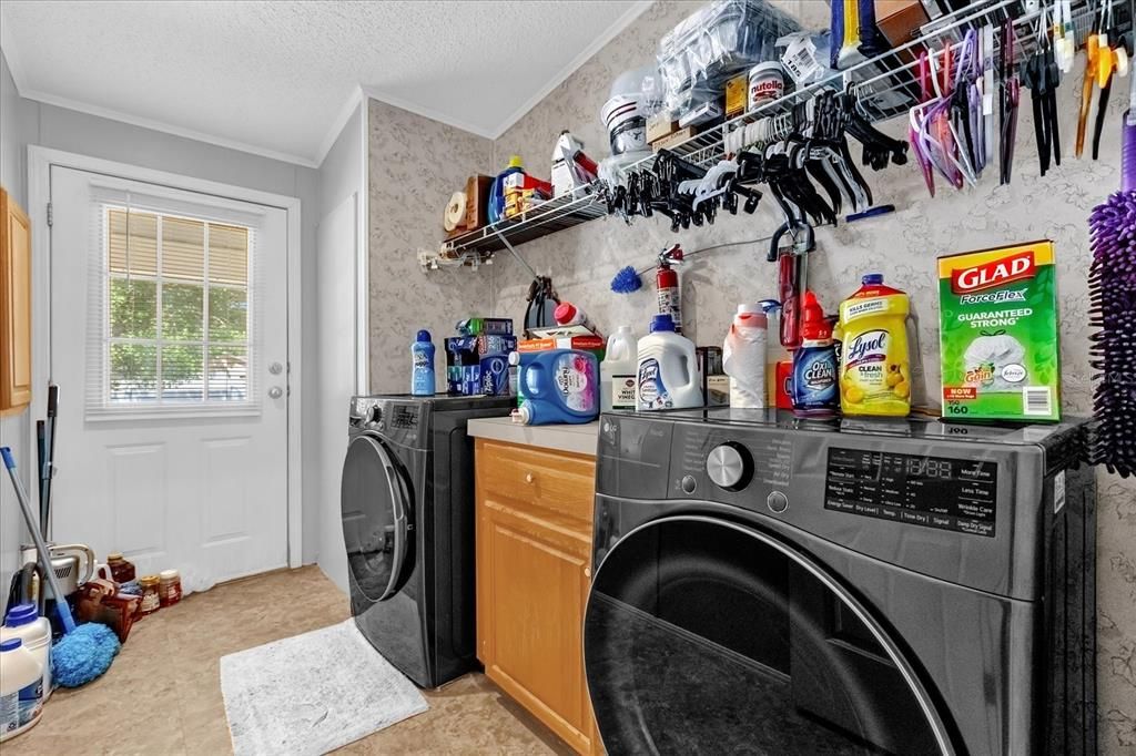 Active With Contract: $289,900 (3 beds, 2 baths, 1822 Square Feet)