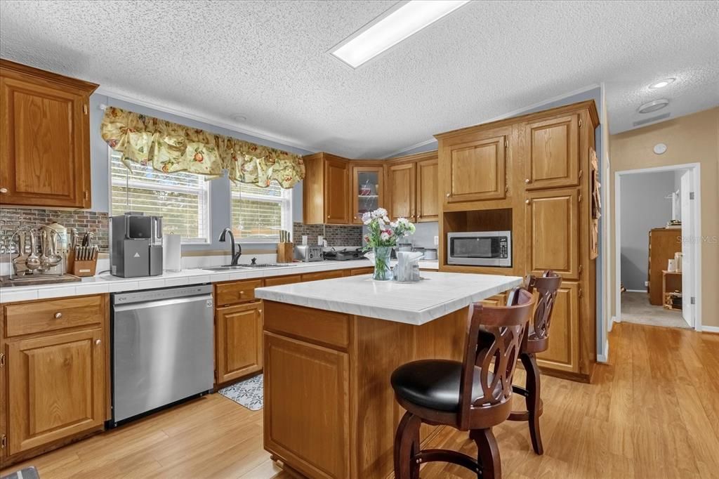 Active With Contract: $289,900 (3 beds, 2 baths, 1822 Square Feet)