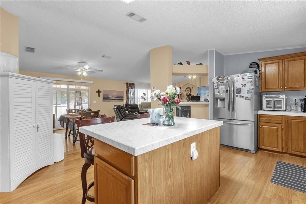 Active With Contract: $289,900 (3 beds, 2 baths, 1822 Square Feet)