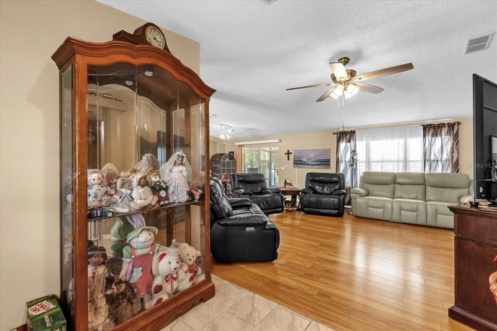 Active With Contract: $289,900 (3 beds, 2 baths, 1822 Square Feet)