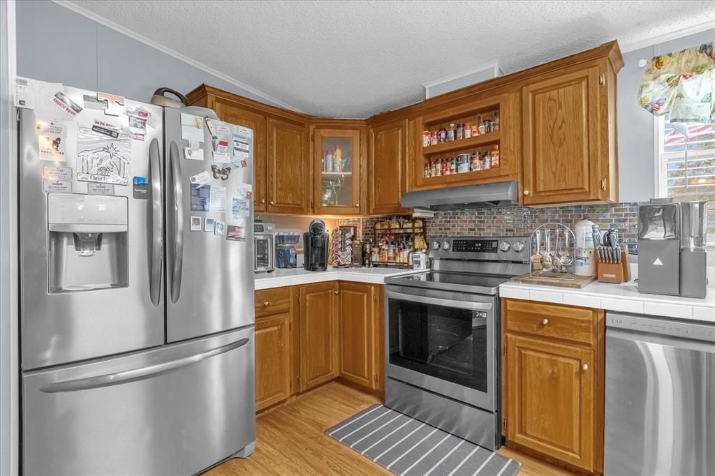 Active With Contract: $289,900 (3 beds, 2 baths, 1822 Square Feet)