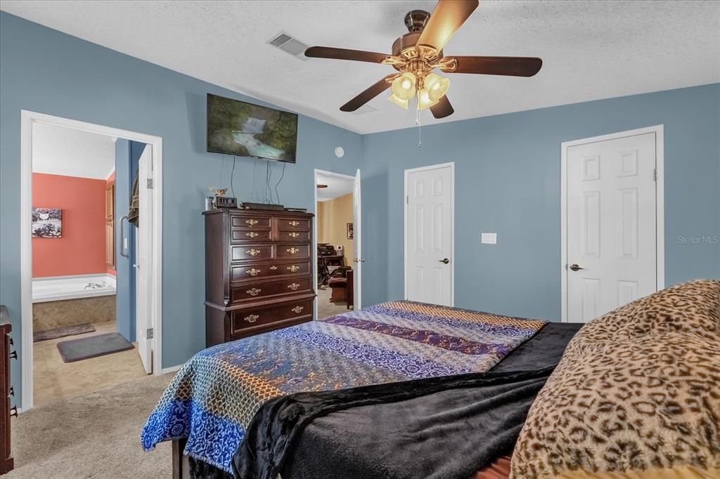 Active With Contract: $289,900 (3 beds, 2 baths, 1822 Square Feet)