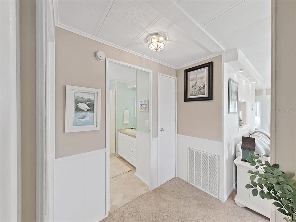 Под контрактом: $169,900 (2 спален, 2 ванн, 828 Квадратных фут)