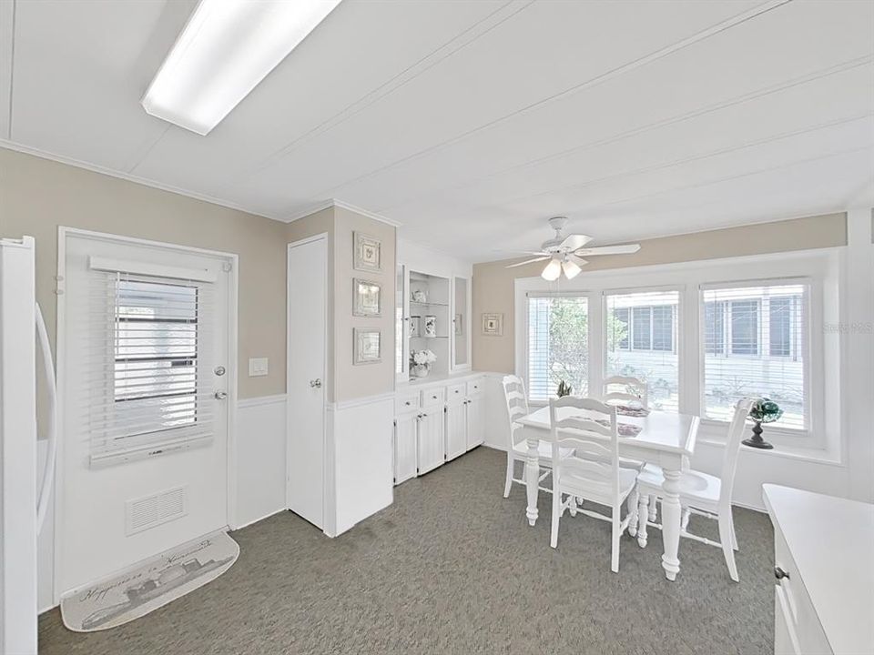 Под контрактом: $169,900 (2 спален, 2 ванн, 828 Квадратных фут)