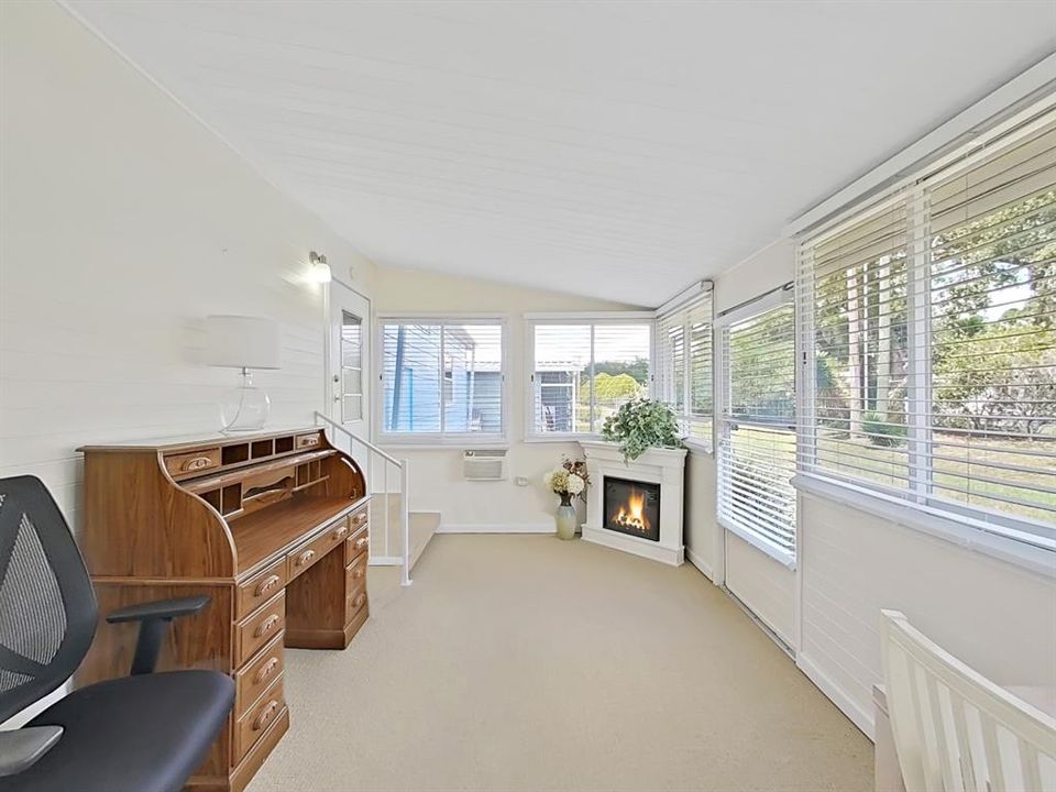 Под контрактом: $169,900 (2 спален, 2 ванн, 828 Квадратных фут)