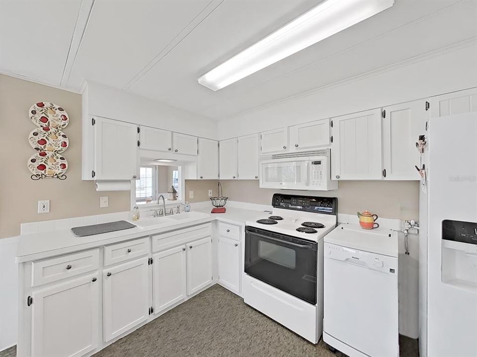 Под контрактом: $169,900 (2 спален, 2 ванн, 828 Квадратных фут)