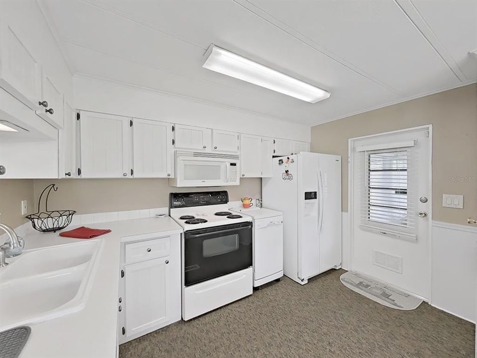 Под контрактом: $169,900 (2 спален, 2 ванн, 828 Квадратных фут)