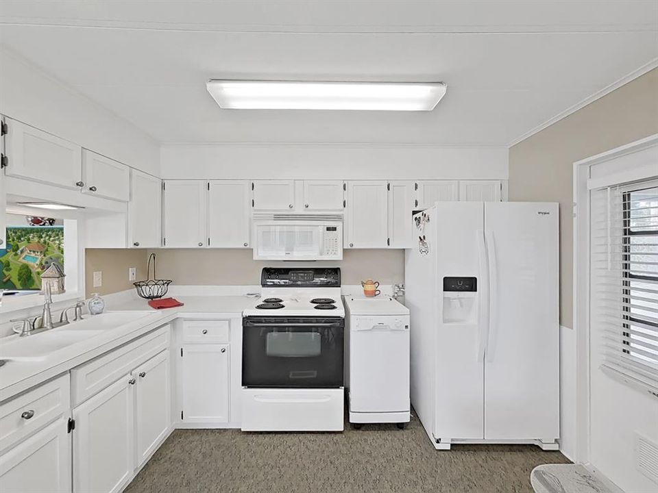 Под контрактом: $169,900 (2 спален, 2 ванн, 828 Квадратных фут)