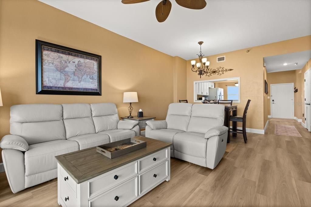 For Sale: $450,000 (2 beds, 2 baths, 1158 Square Feet)