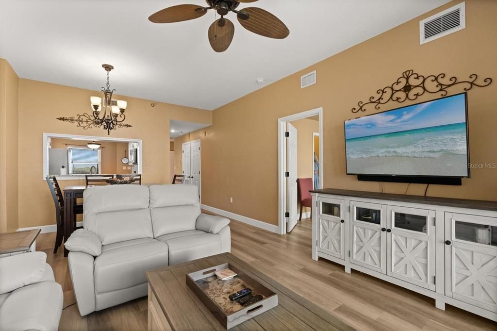 For Sale: $450,000 (2 beds, 2 baths, 1158 Square Feet)