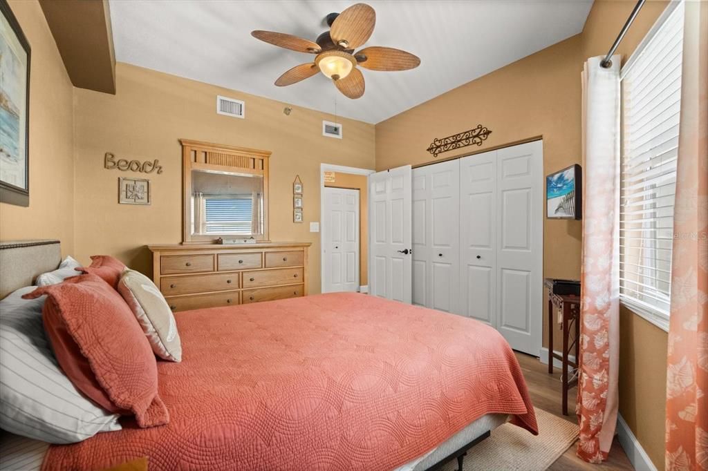 For Sale: $450,000 (2 beds, 2 baths, 1158 Square Feet)