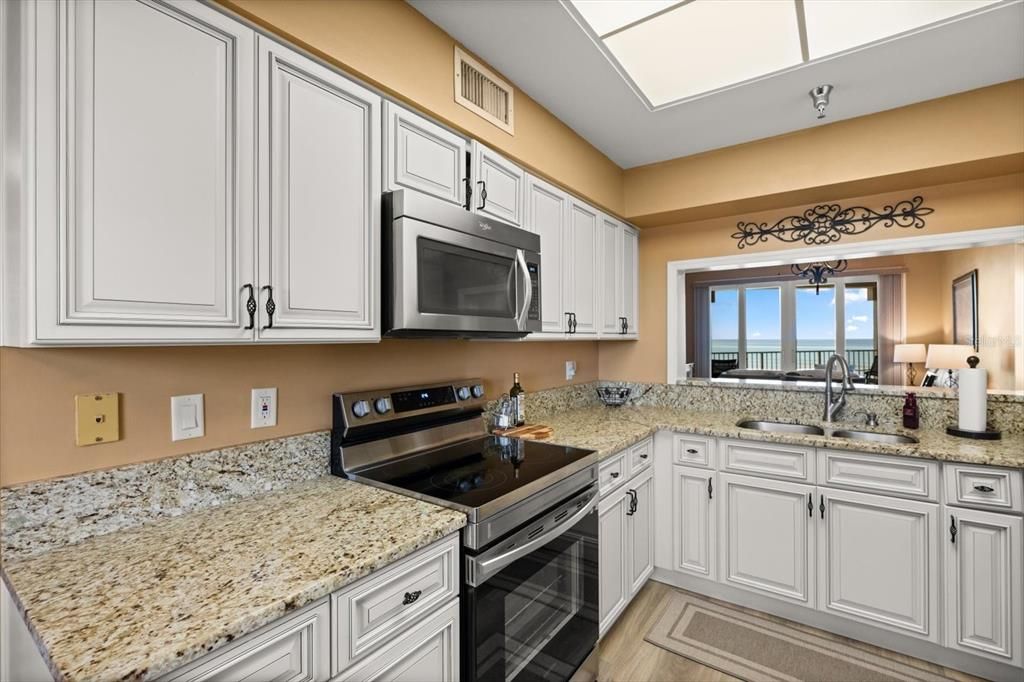 For Sale: $450,000 (2 beds, 2 baths, 1158 Square Feet)