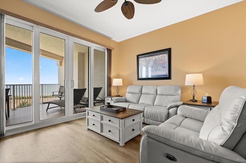 For Sale: $450,000 (2 beds, 2 baths, 1158 Square Feet)