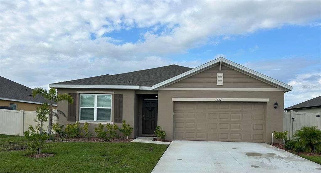 Recently Rented: $2,450 (4 beds, 2 baths, 1470 Square Feet)