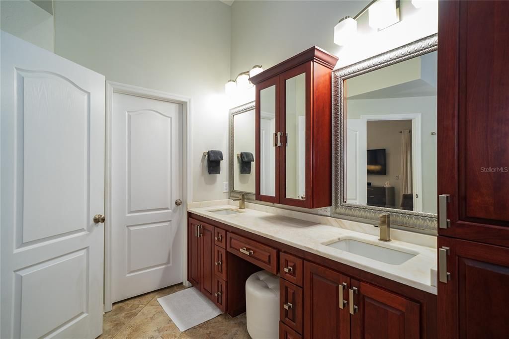 На продажу: $895,000 (3 спален, 2 ванн, 3130 Квадратных фут)