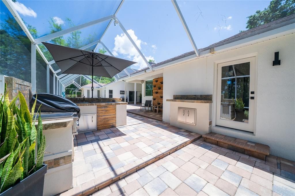 На продажу: $895,000 (3 спален, 2 ванн, 3130 Квадратных фут)