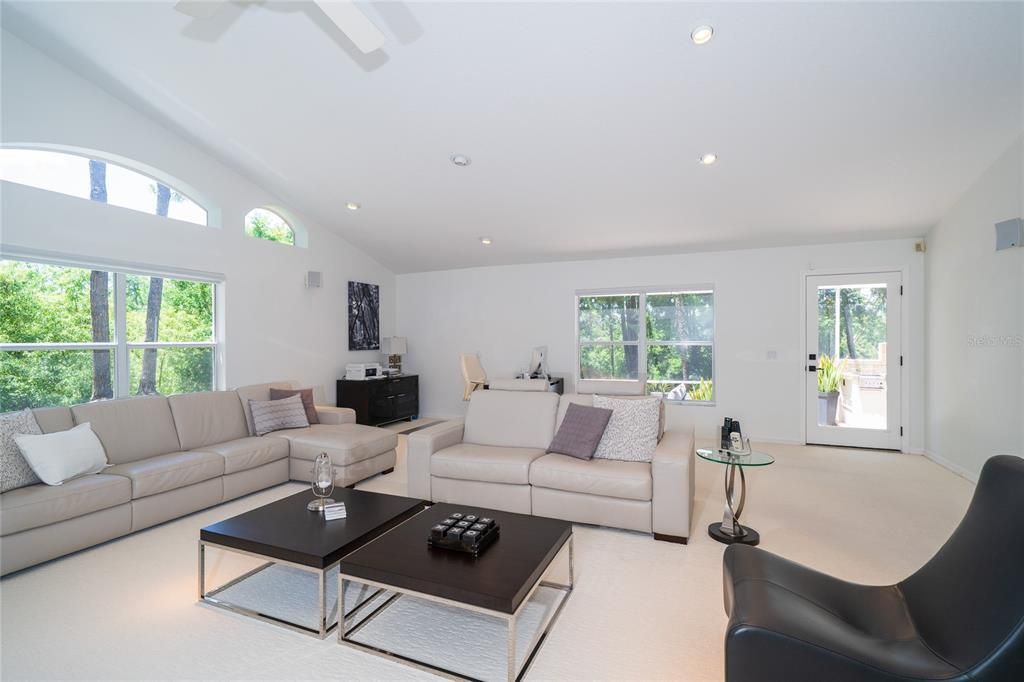 На продажу: $895,000 (3 спален, 2 ванн, 3130 Квадратных фут)