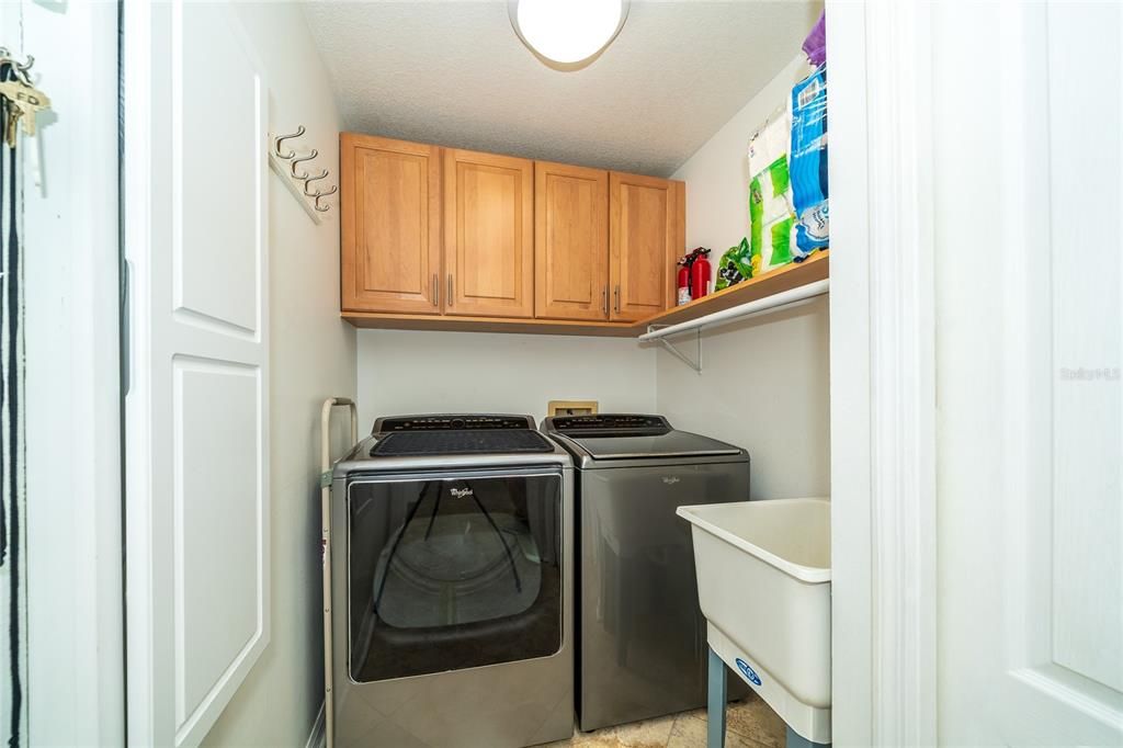 На продажу: $895,000 (3 спален, 2 ванн, 3130 Квадратных фут)