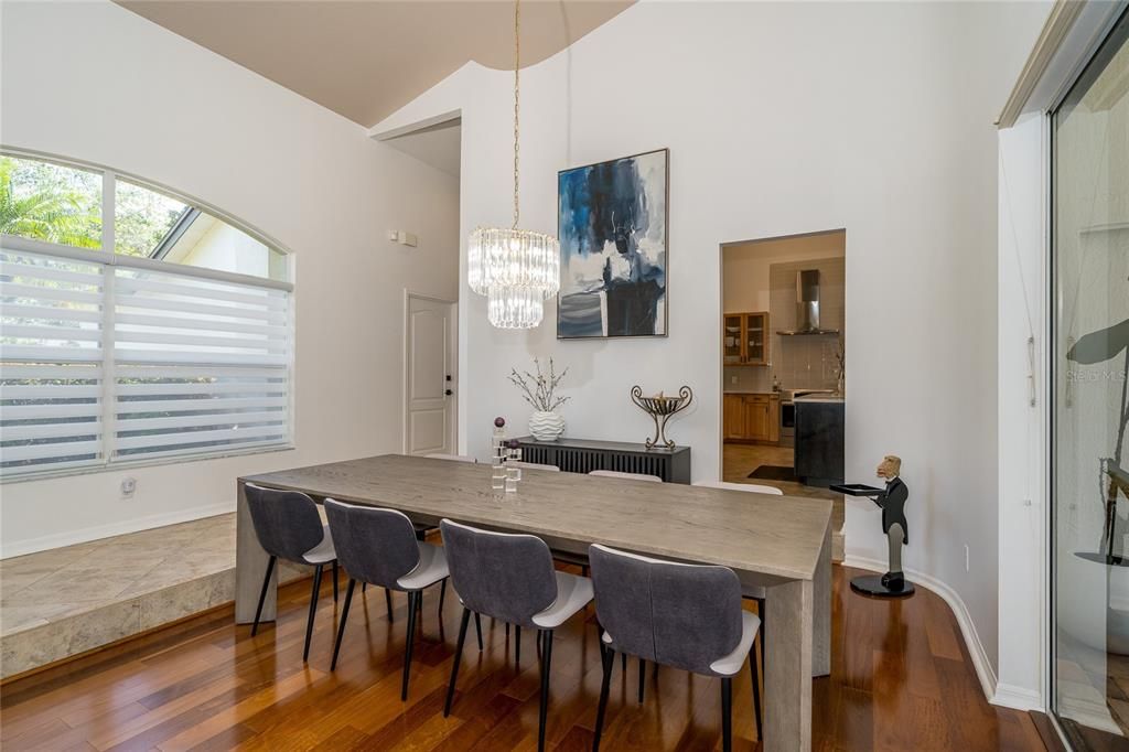 На продажу: $895,000 (3 спален, 2 ванн, 3130 Квадратных фут)