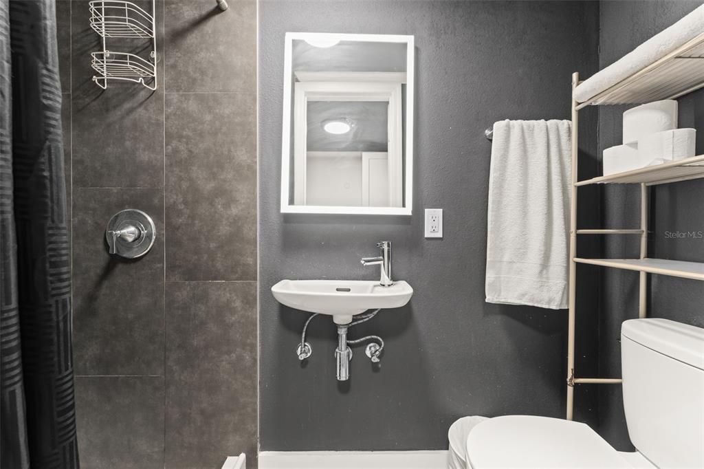 For Sale: $1,300,000 (6 beds, 0 baths, 3263 Square Feet)