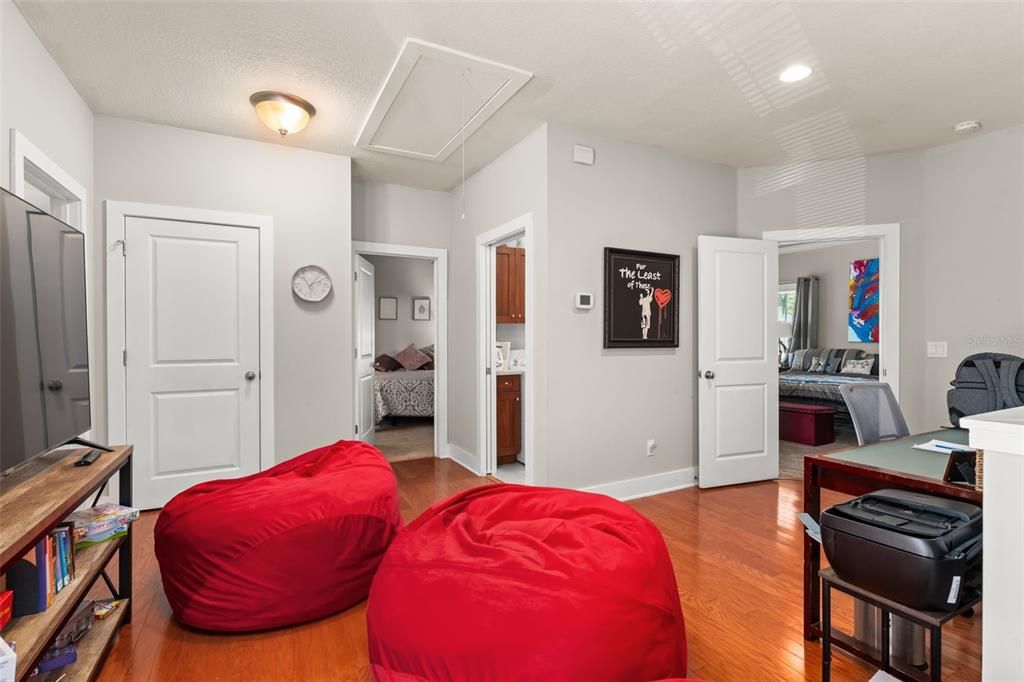 For Sale: $1,300,000 (6 beds, 0 baths, 3263 Square Feet)