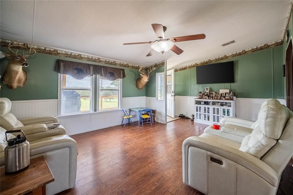 For Sale: $265,000 (4 beds, 2 baths, 1782 Square Feet)