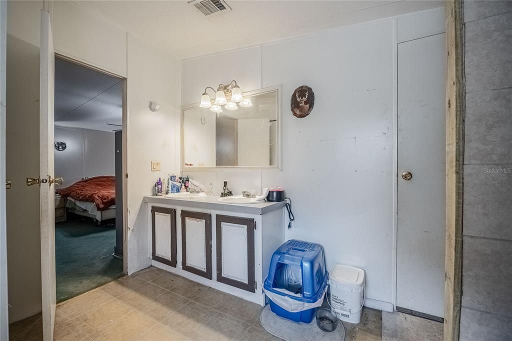 For Sale: $265,000 (4 beds, 2 baths, 1782 Square Feet)