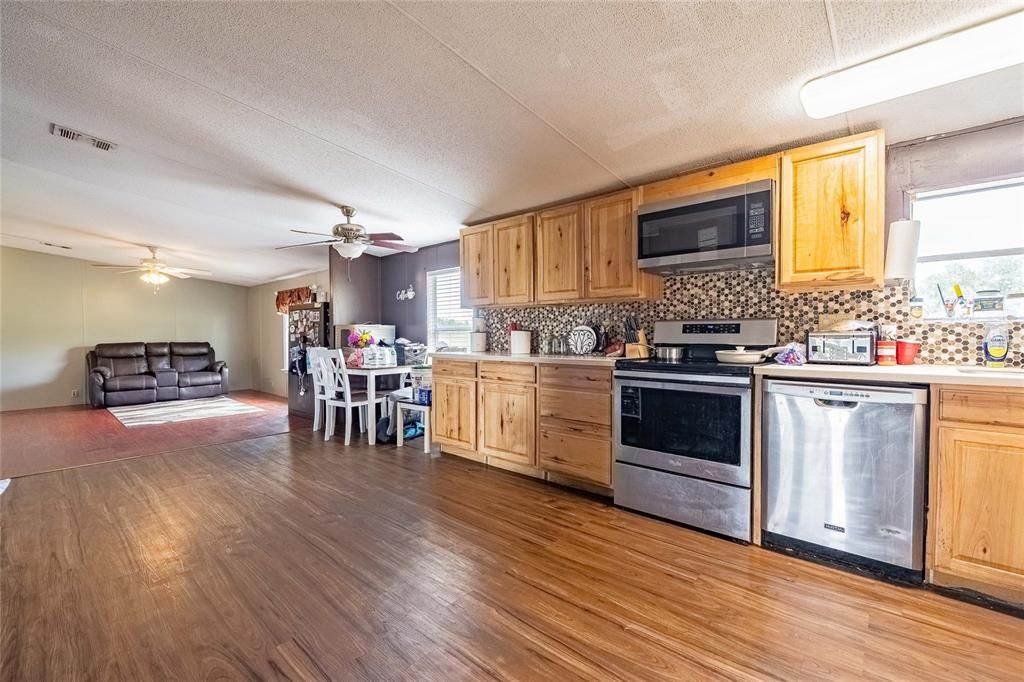 For Sale: $265,000 (4 beds, 2 baths, 1782 Square Feet)