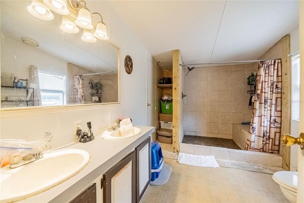 For Sale: $265,000 (4 beds, 2 baths, 1782 Square Feet)