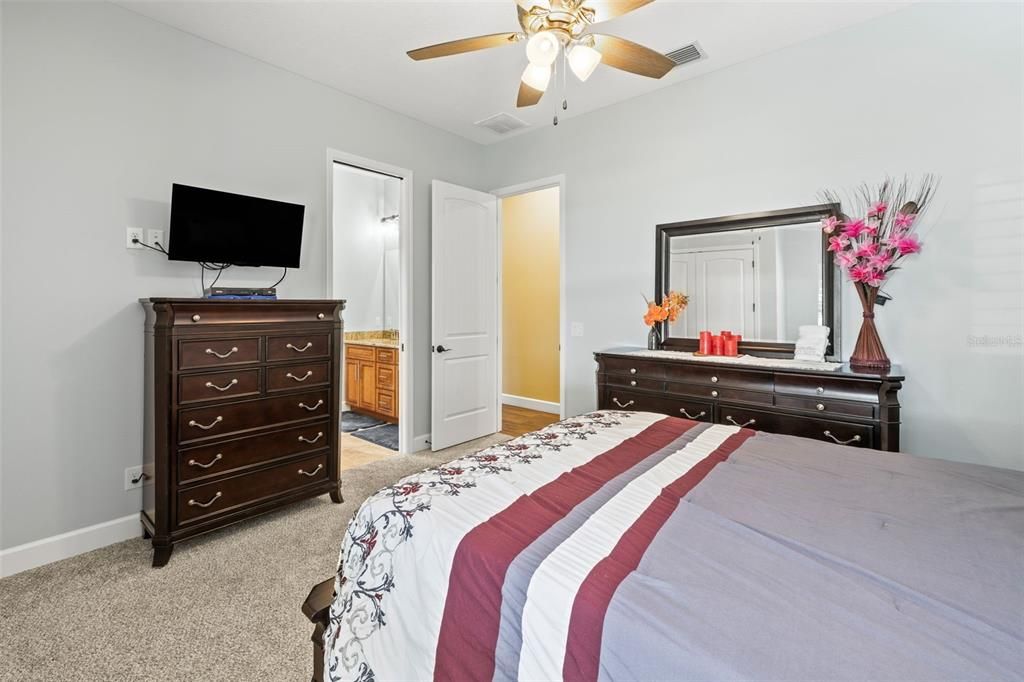 For Sale: $1,105,000 (3 beds, 2 baths, 2614 Square Feet)