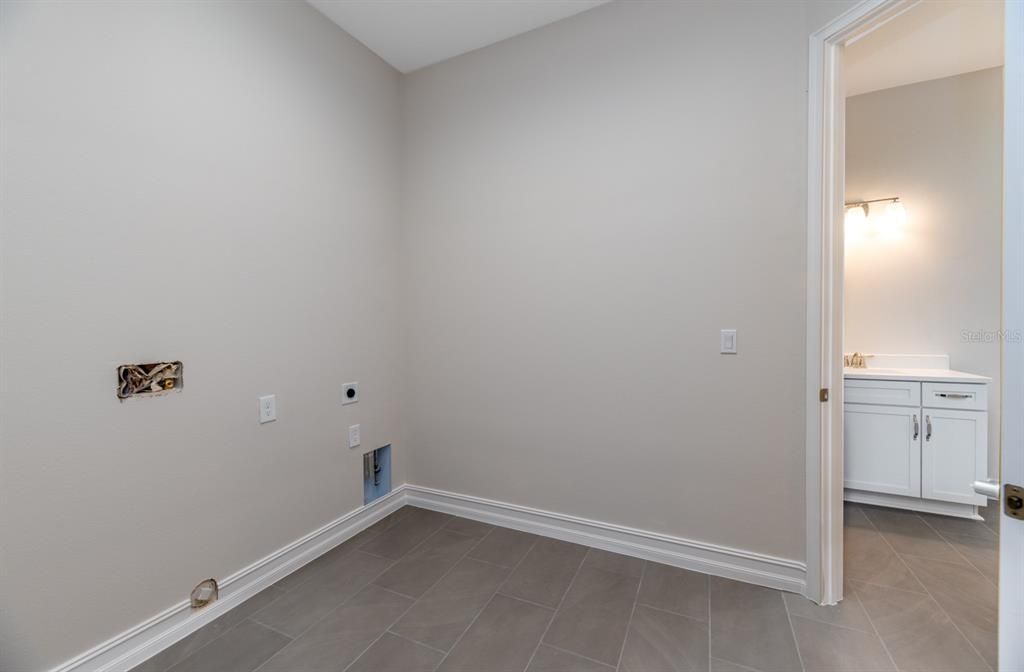 Active With Contract: $635,000 (3 beds, 3 baths, 3036 Square Feet)