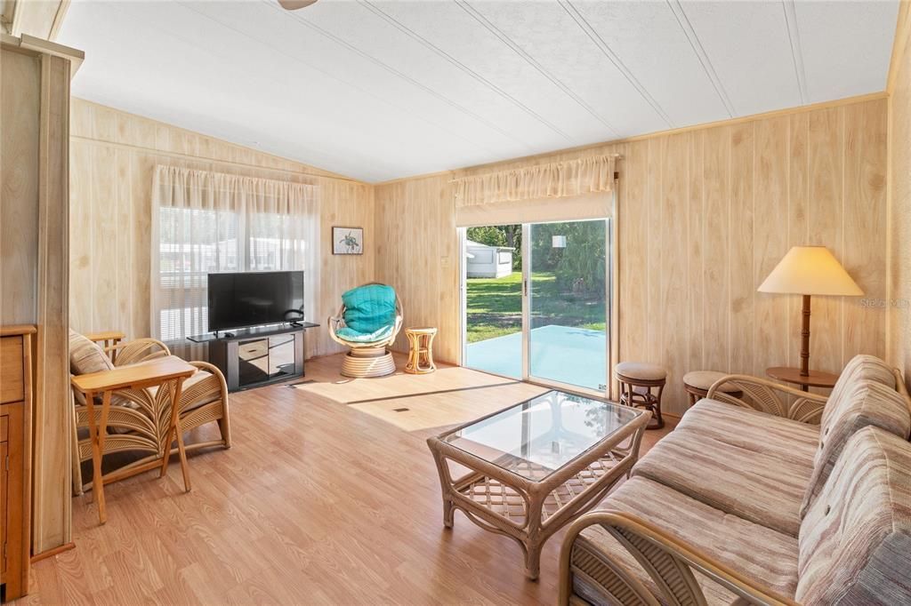 待售: $99,500 (2 贝兹, 2 浴室, 864 平方英尺)