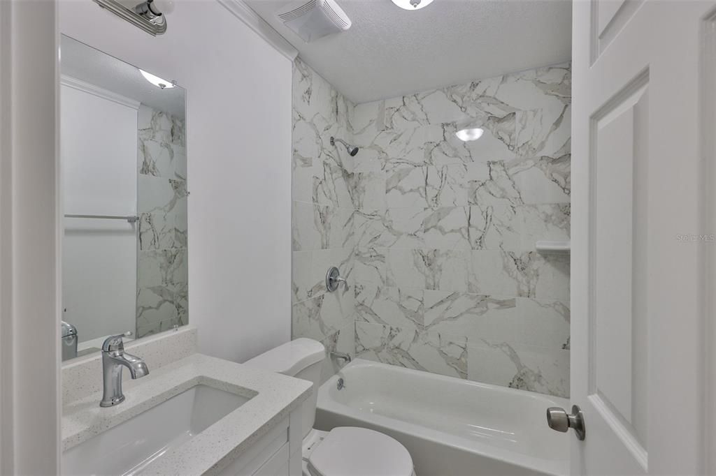 合同活跃: $799,000 (3 贝兹, 2 浴室, 1828 平方英尺)