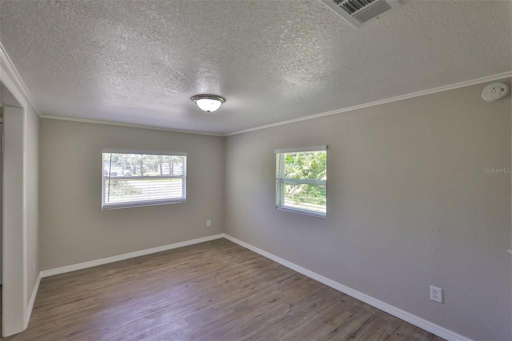 合同活跃: $799,000 (3 贝兹, 2 浴室, 1828 平方英尺)