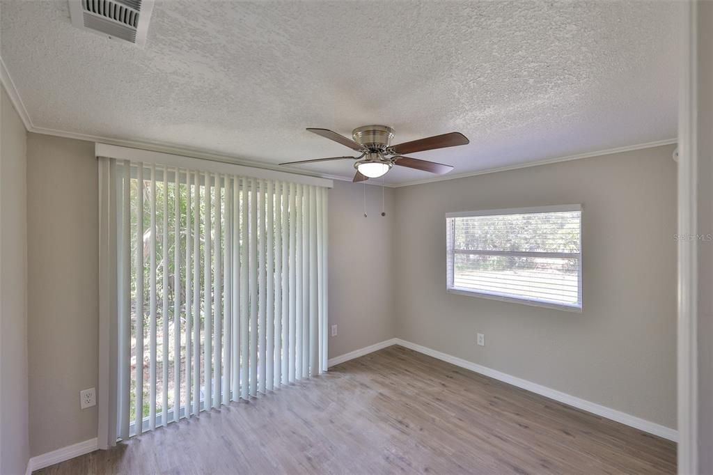 合同活跃: $799,000 (3 贝兹, 2 浴室, 1828 平方英尺)