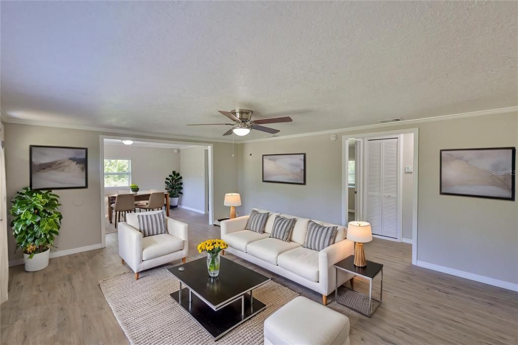 合同活跃: $799,000 (3 贝兹, 2 浴室, 1828 平方英尺)