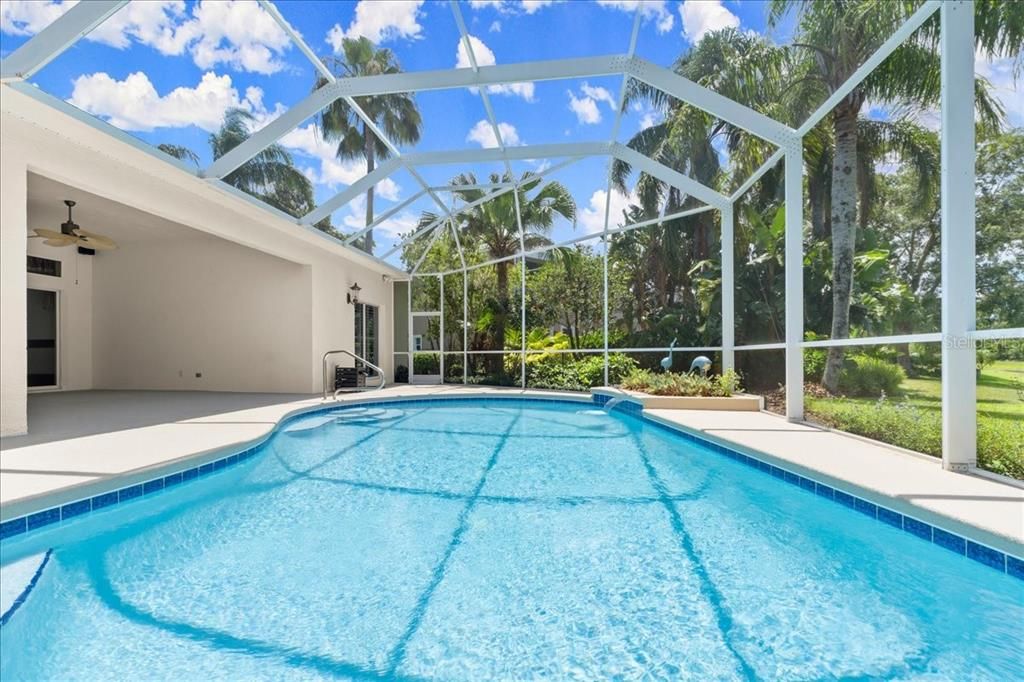 Под контрактом: $619,900 (3 спален, 2 ванн, 2929 Квадратных фут)