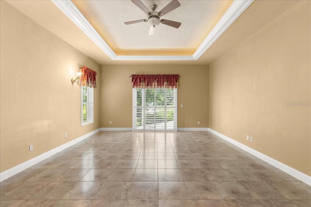 Под контрактом: $619,900 (3 спален, 2 ванн, 2929 Квадратных фут)