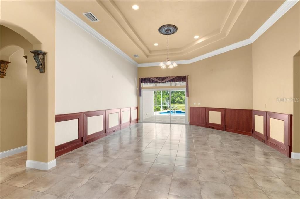 Под контрактом: $619,900 (3 спален, 2 ванн, 2929 Квадратных фут)