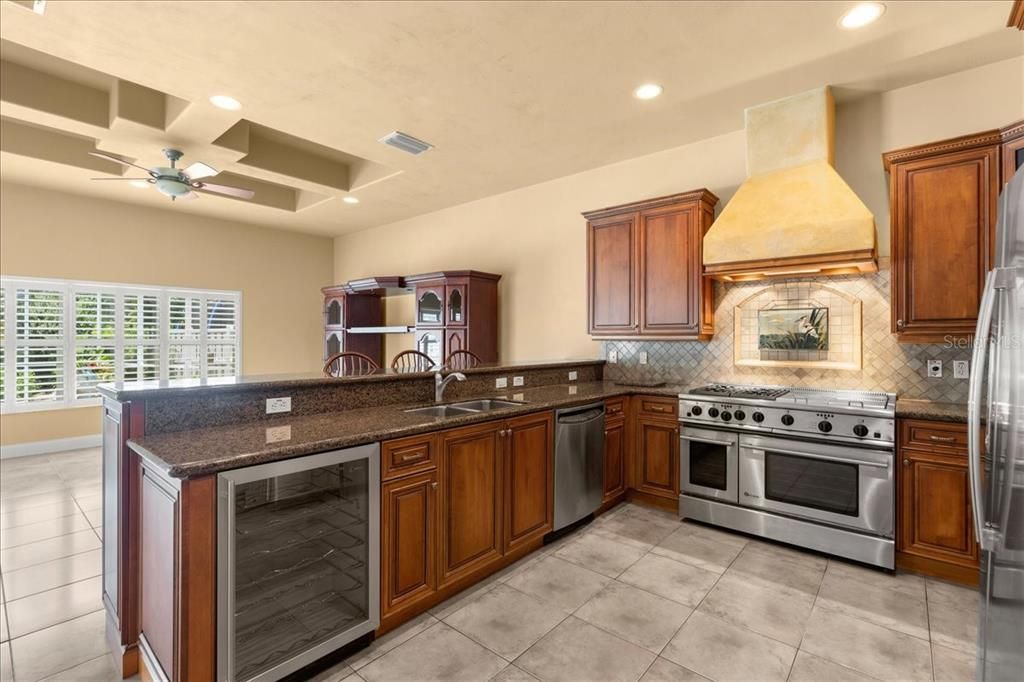 Под контрактом: $619,900 (3 спален, 2 ванн, 2929 Квадратных фут)