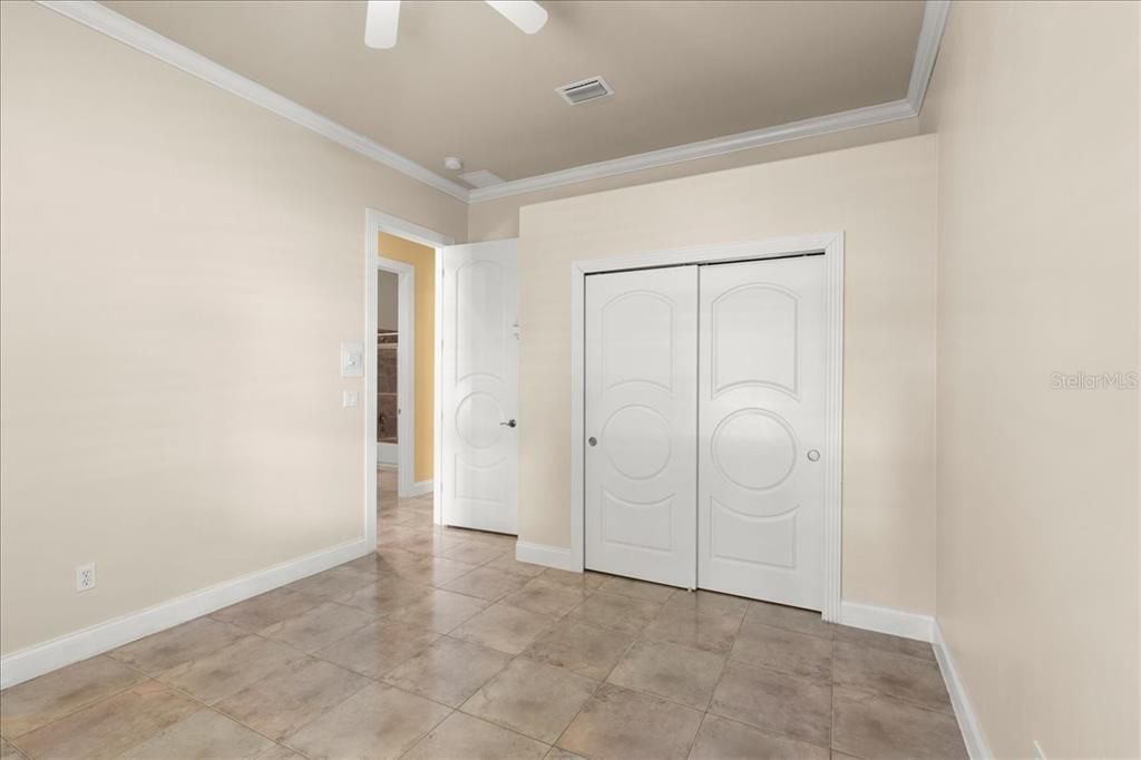 Под контрактом: $619,900 (3 спален, 2 ванн, 2929 Квадратных фут)