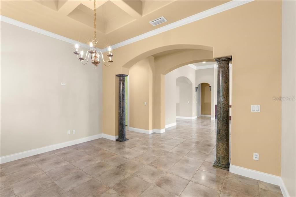 Под контрактом: $619,900 (3 спален, 2 ванн, 2929 Квадратных фут)