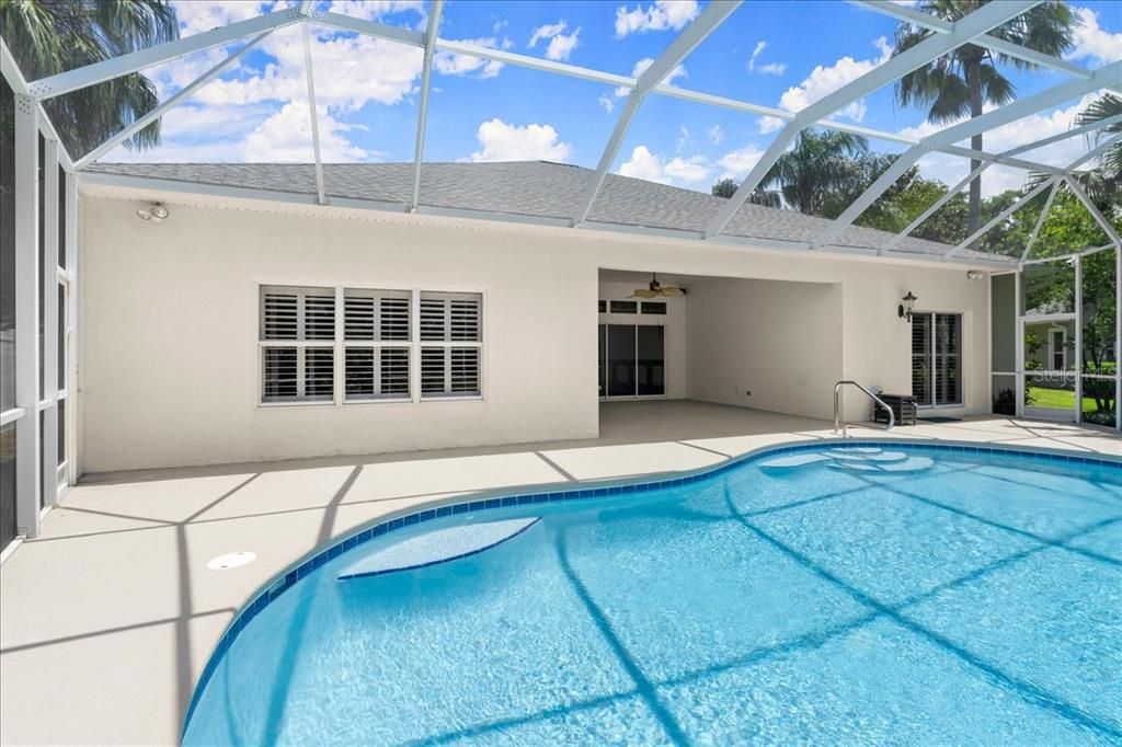 Под контрактом: $619,900 (3 спален, 2 ванн, 2929 Квадратных фут)