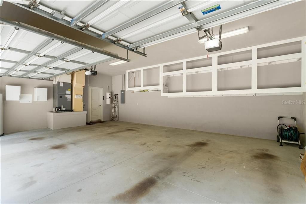 Под контрактом: $619,900 (3 спален, 2 ванн, 2929 Квадратных фут)