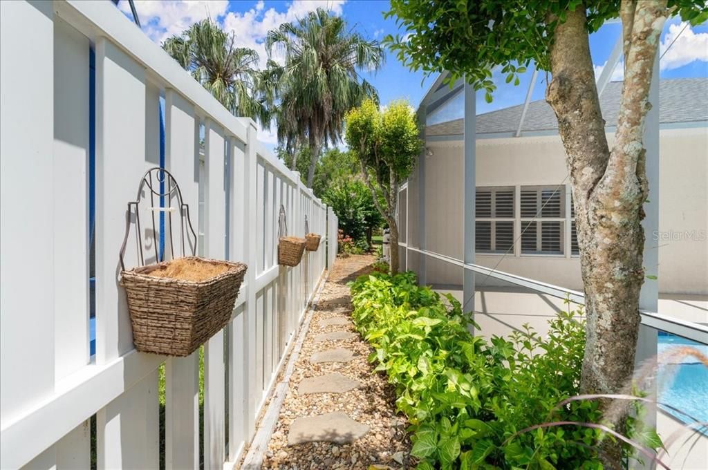 Под контрактом: $619,900 (3 спален, 2 ванн, 2929 Квадратных фут)