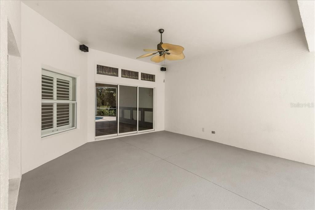 Под контрактом: $619,900 (3 спален, 2 ванн, 2929 Квадратных фут)