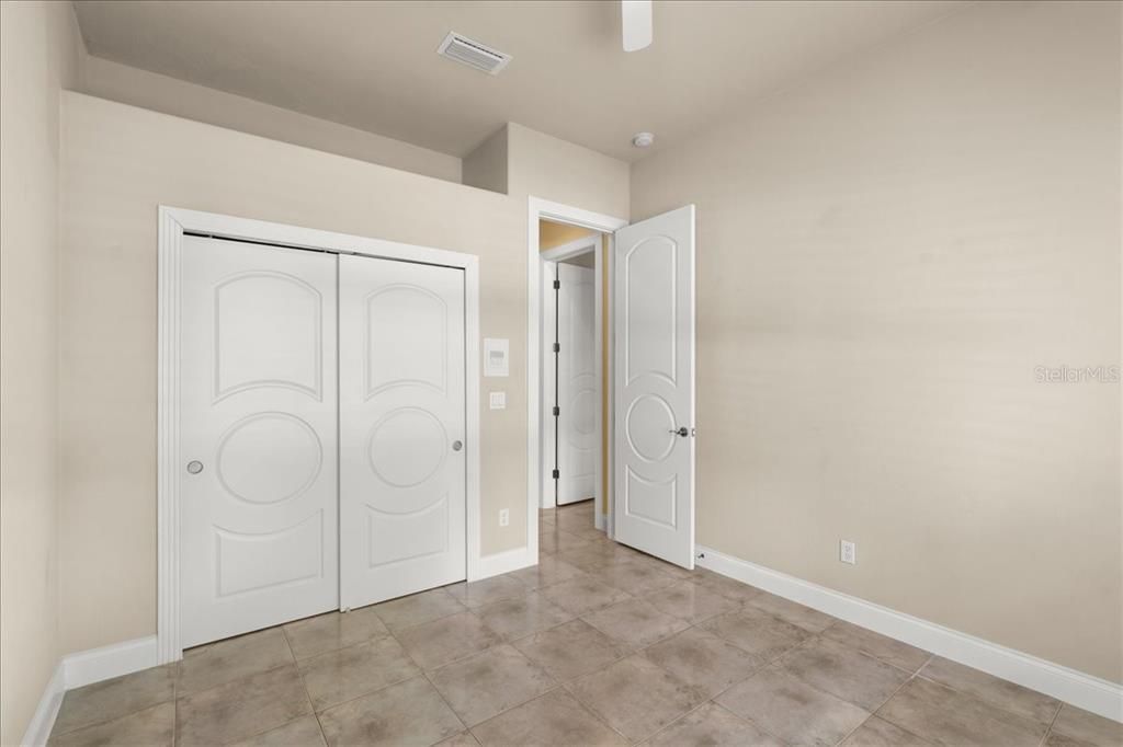 Под контрактом: $619,900 (3 спален, 2 ванн, 2929 Квадратных фут)