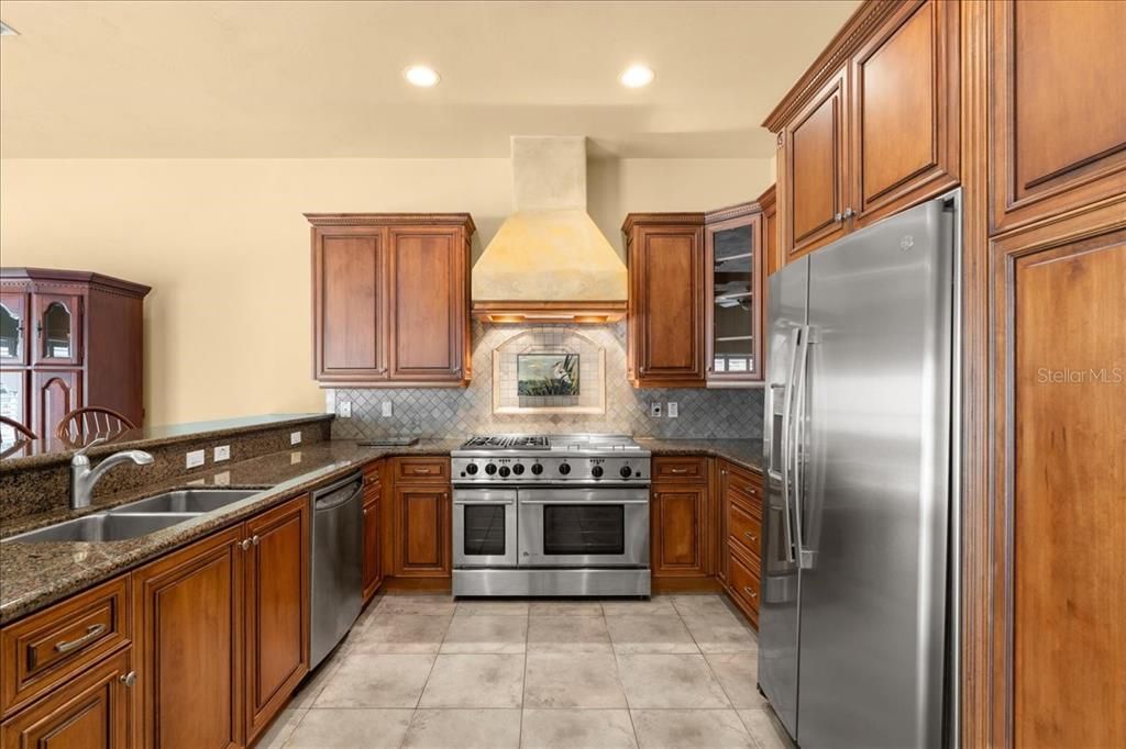 Под контрактом: $619,900 (3 спален, 2 ванн, 2929 Квадратных фут)